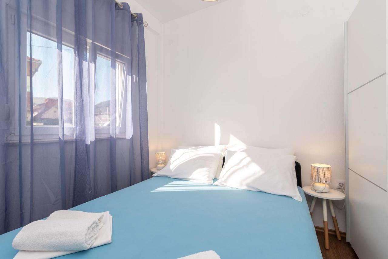 Apartments Bruna Трогір Екстер'єр фото