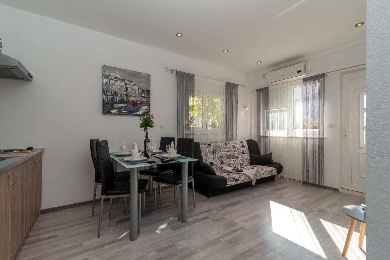 Apartments Bruna Трогір Екстер'єр фото