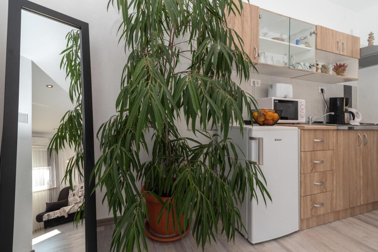 Apartments Bruna Трогір Екстер'єр фото