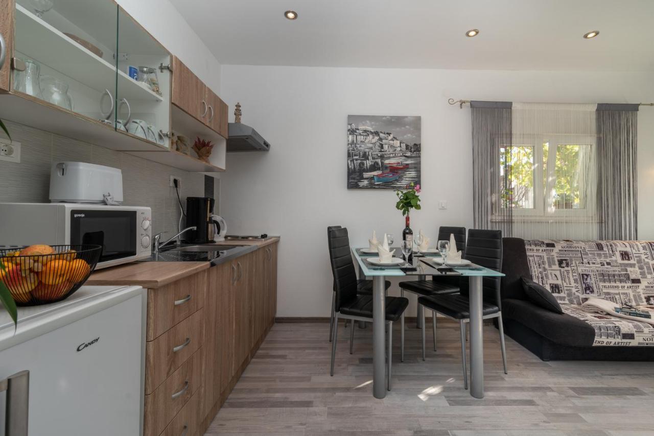 Apartments Bruna Трогір Екстер'єр фото