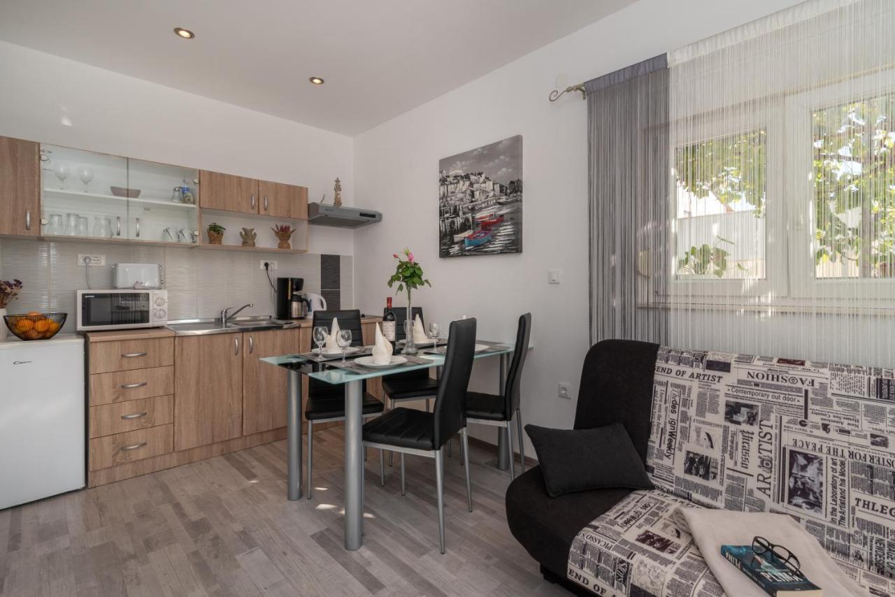 Apartments Bruna Трогір Екстер'єр фото