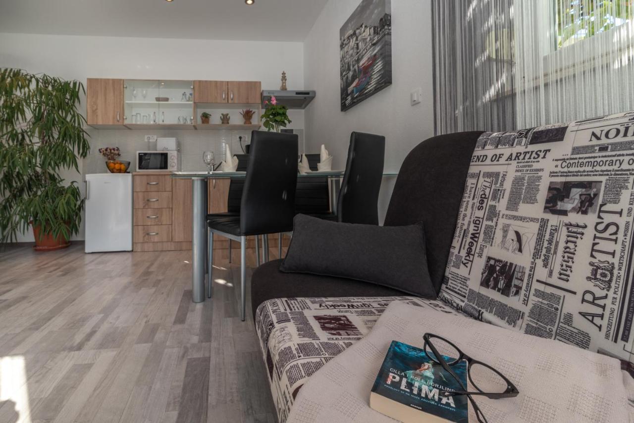 Apartments Bruna Трогір Екстер'єр фото