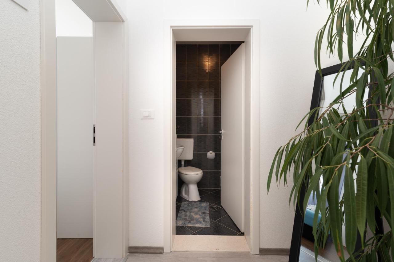 Apartments Bruna Трогір Екстер'єр фото