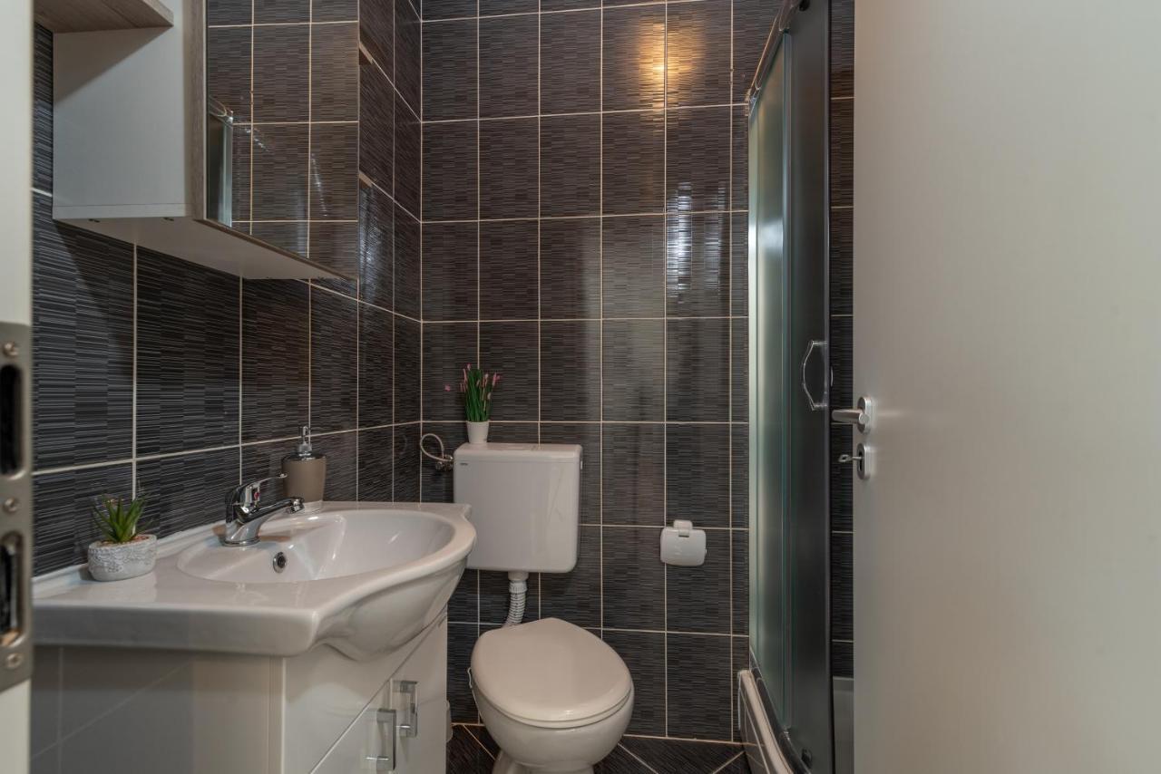Apartments Bruna Трогір Екстер'єр фото