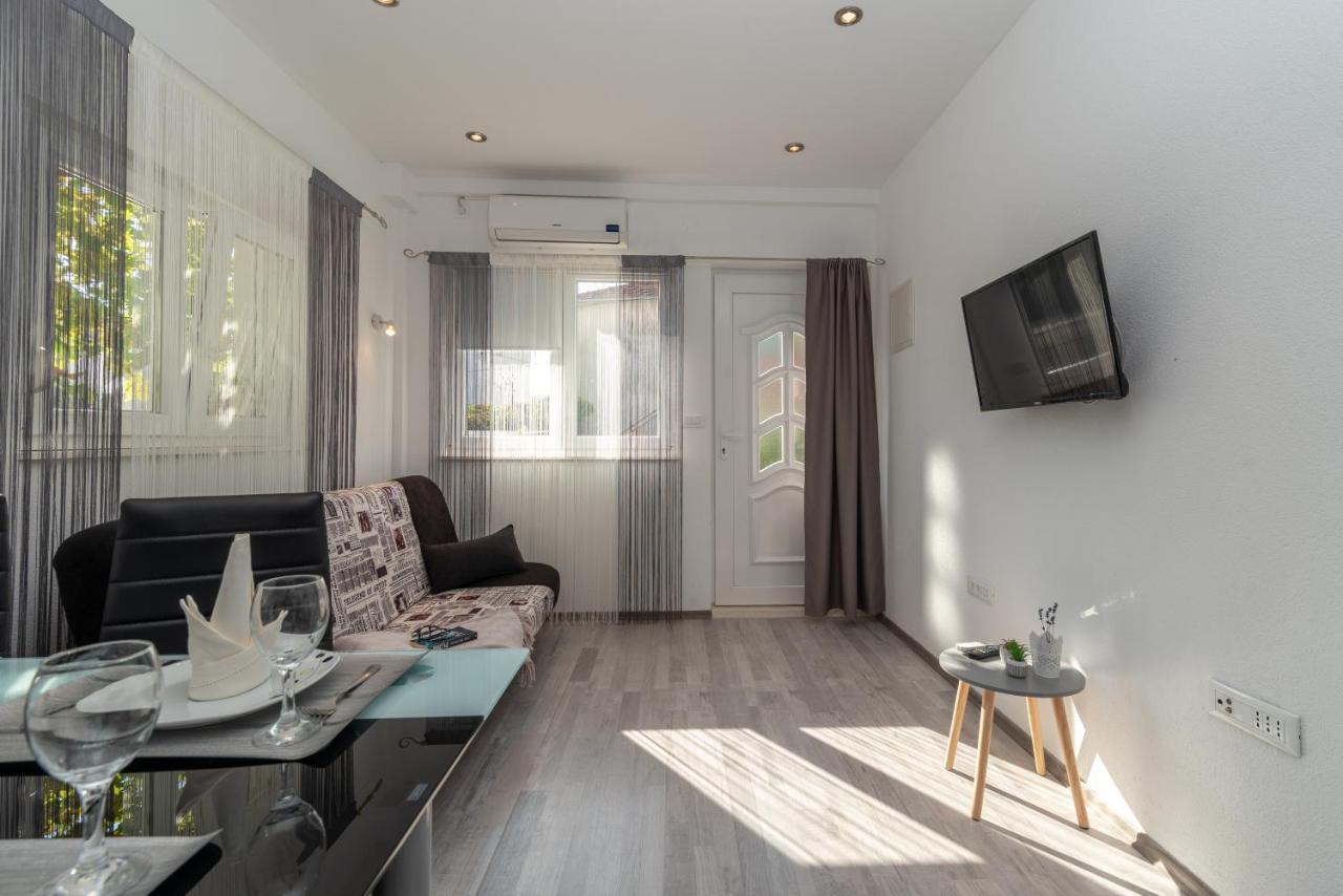 Apartments Bruna Трогір Екстер'єр фото