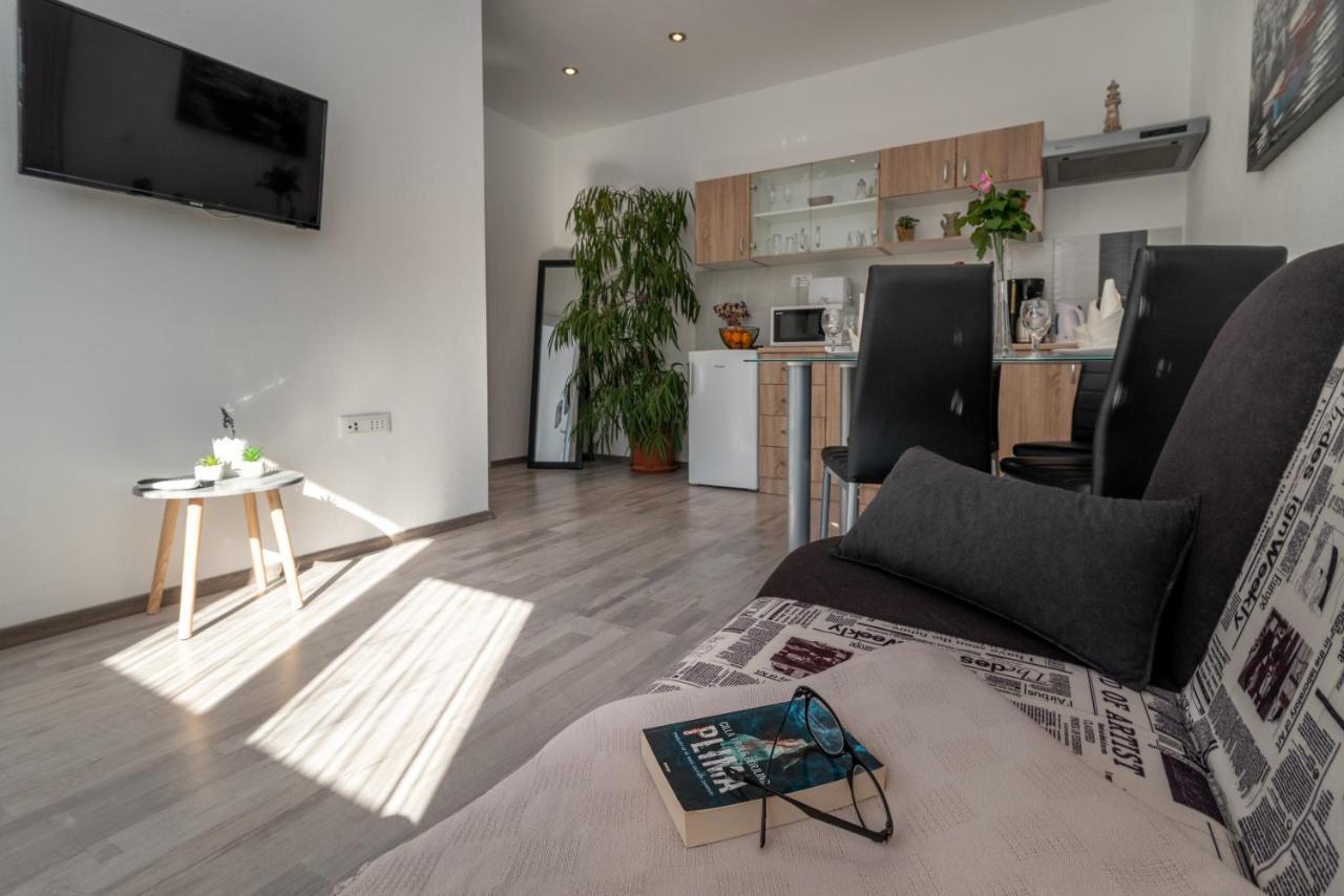 Apartments Bruna Трогір Екстер'єр фото