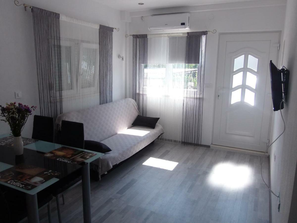 Apartments Bruna Трогір Екстер'єр фото