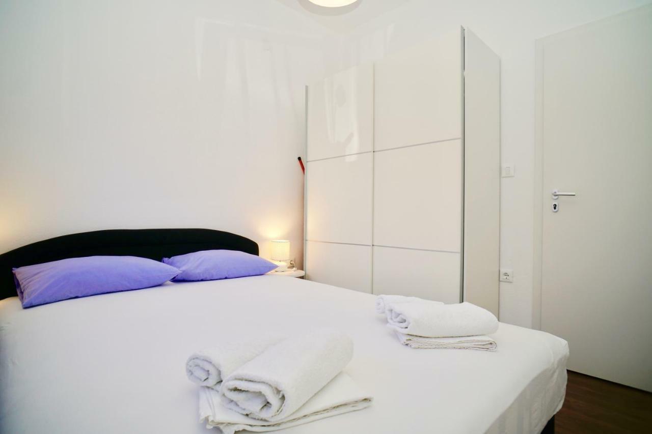 Apartments Bruna Трогір Екстер'єр фото