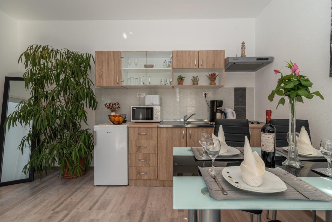 Apartments Bruna Трогір Екстер'єр фото