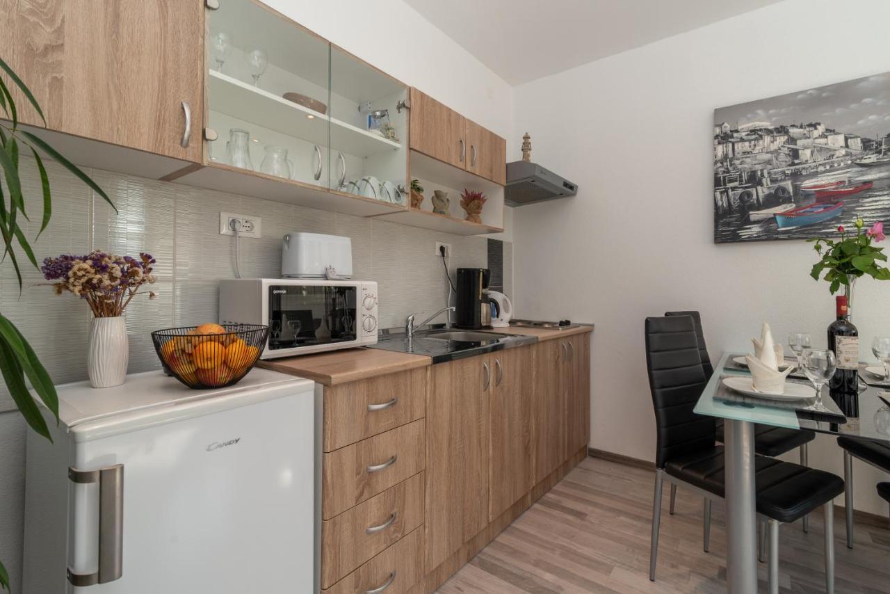 Apartments Bruna Трогір Екстер'єр фото