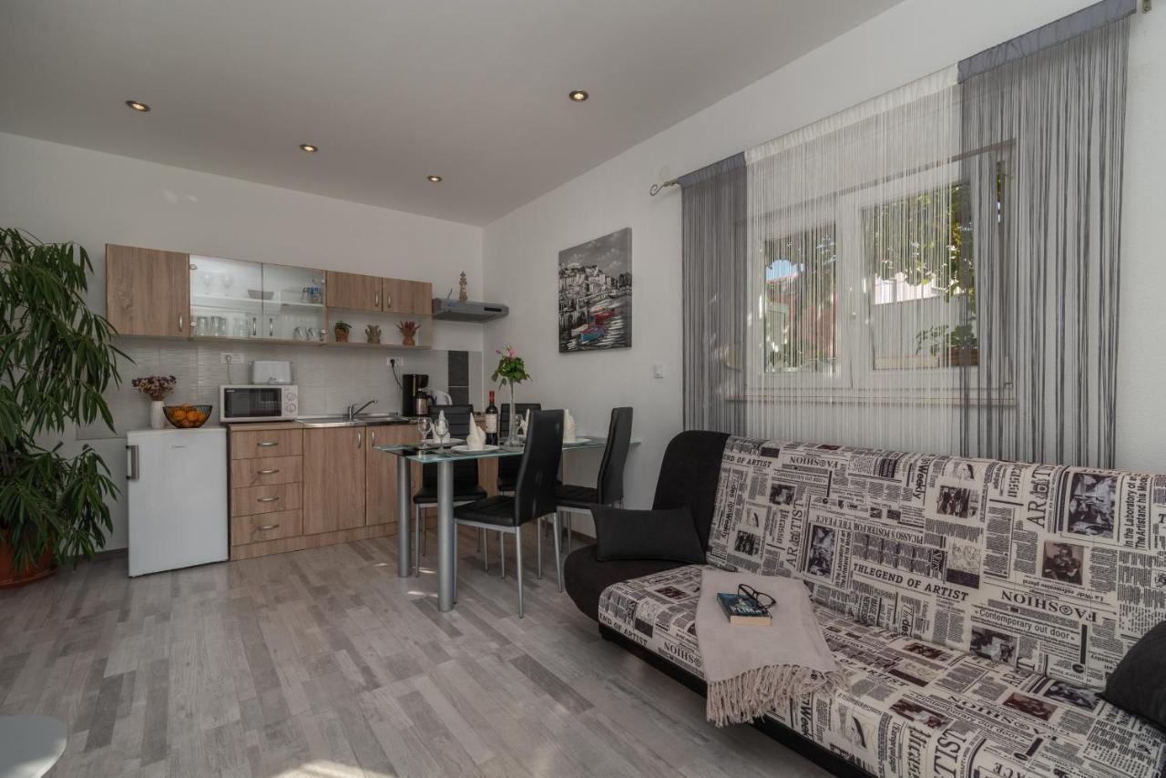Apartments Bruna Трогір Екстер'єр фото