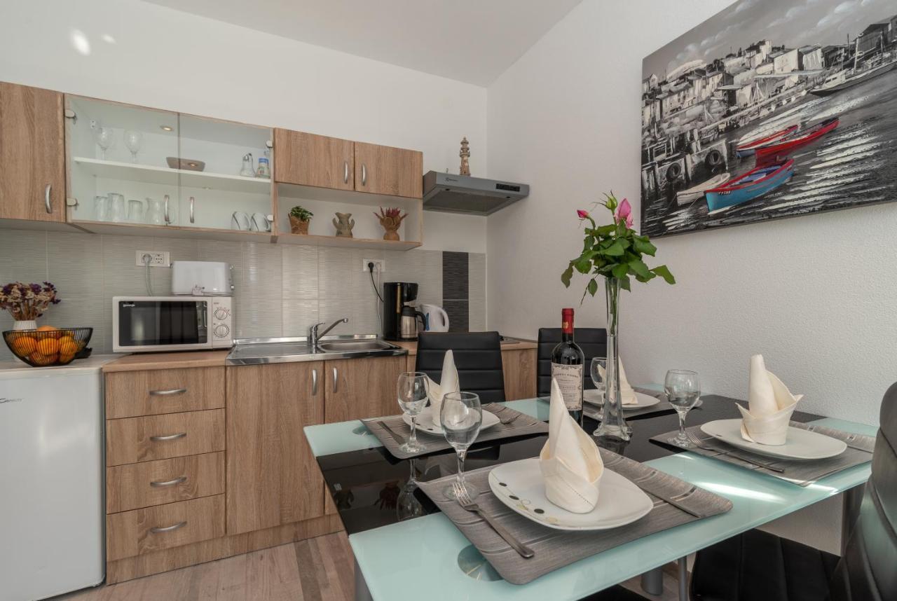 Apartments Bruna Трогір Екстер'єр фото