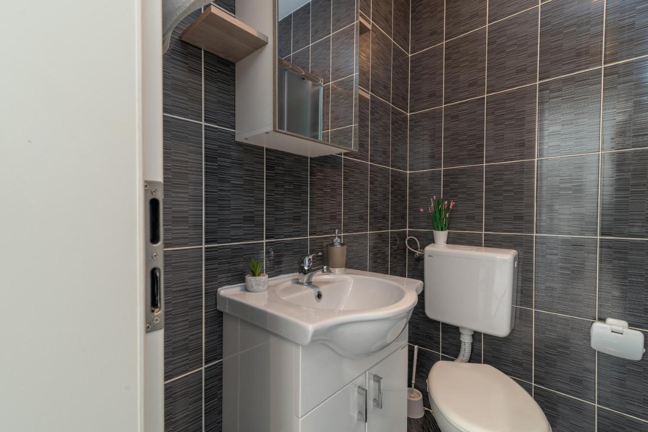 Apartments Bruna Трогір Екстер'єр фото
