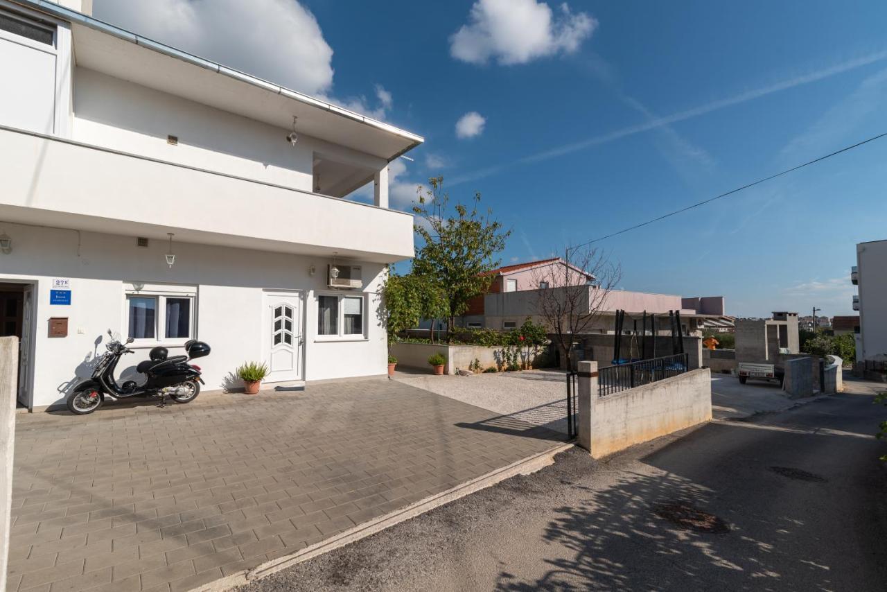 Apartments Bruna Трогір Екстер'єр фото